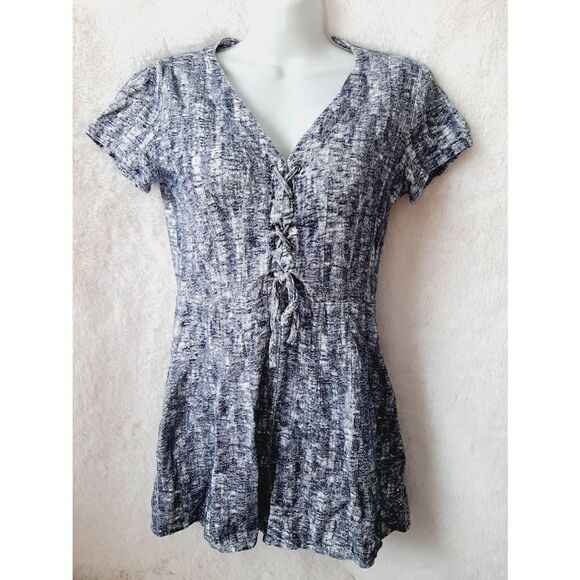 Everly linen blend blue lace up front sz small romper - Picture 1 of 4